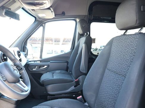 Used 2023 Mercedes-Benz Sprinter 2500 image 19