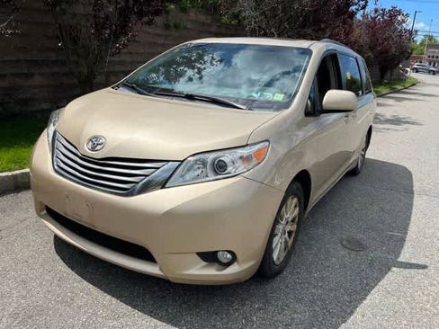 Used 2011 Toyota Sienna XLE AWD/4WD image 1