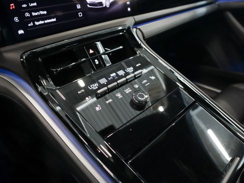 Used 2025 Porsche Panamera image 17