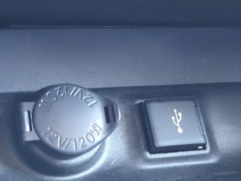 Used 2021 Toyota RAV4 XLE image 30