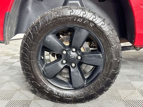 Used 2023 RAM 1500 Express w/ Wheel & Sound Group image 31