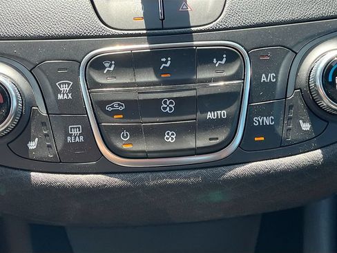 Used 2025 Chevrolet Malibu LT FWD image 19