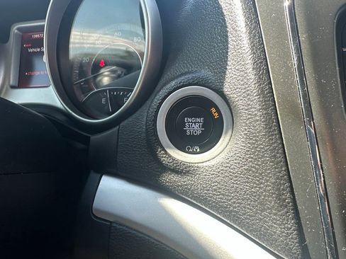 Used 2020 Dodge Journey SE FWD image 25
