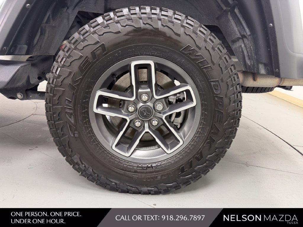 Used 2025 Jeep Gladiator Mojave w/ Convenience Group AWD/4WD image 12