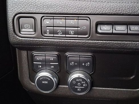 Used 2022 GMC Yukon Denali AWD/4WD image 41