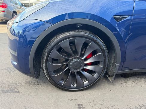 Used 2022 Tesla Model Y Performance image 9