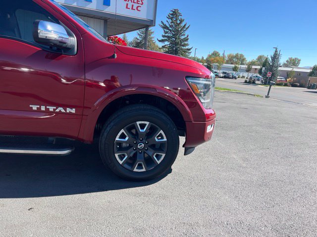 Used 2021 Nissan Titan 4x4 Crew Cab image 13