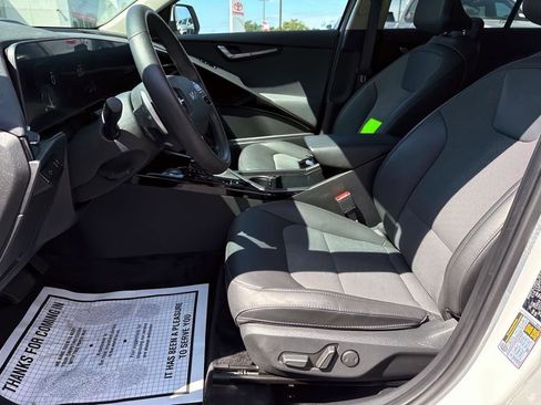Used 2023 Kia Niro EX image 13
