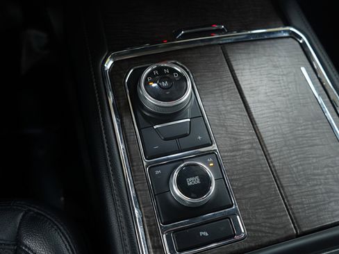 Used 2020 Ford Expedition Limited w/ Equipment Group 301A image 27