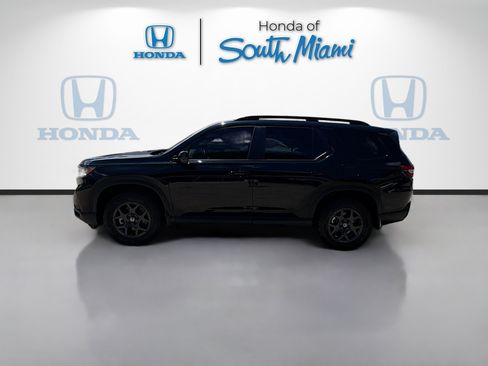 Used 2025 Honda Pilot TrailSport image 4