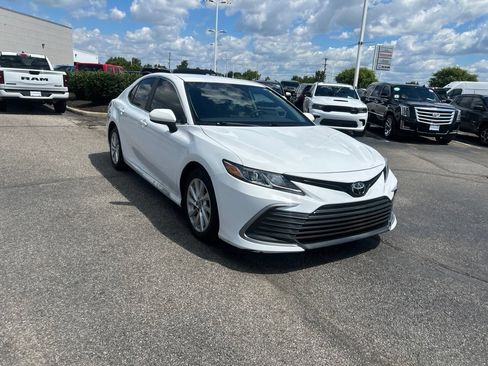 Used 2023 Toyota Camry LE FWD image 7