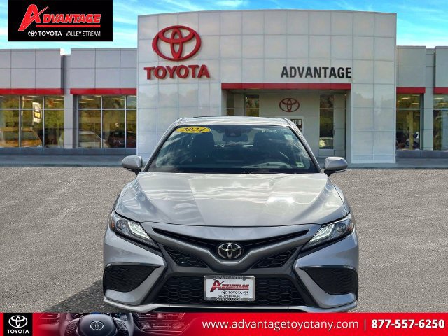 Used 2024 Toyota Camry XSE FWD image 2