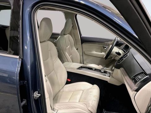 Certified 2023 Volvo XC90 B6 Ultimate w/ Lounge Package AWD/4WD image 10