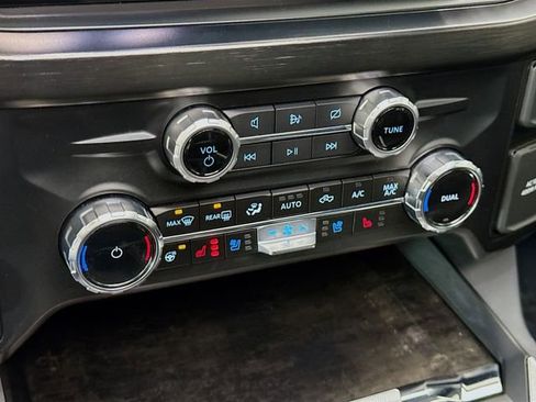 Used 2024 Ford F250 Lariat w/ Lariat Ultimate Package AWD/4WD image 16
