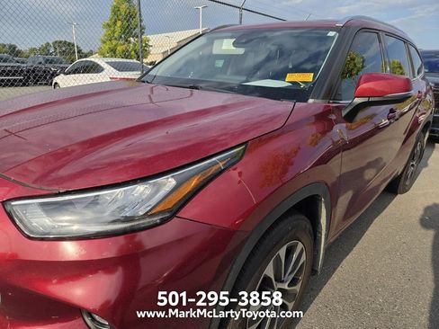 Used 2020 Toyota Highlander XLE AWD/4WD image 9