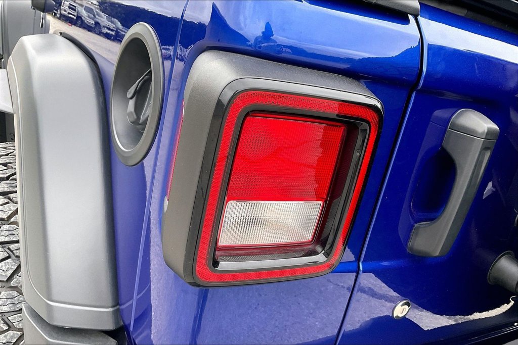 Used 2020 Jeep Wrangler Sport AWD/4WD image 22