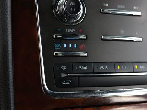 Used 2016 Lincoln Navigator Select RWD image 37