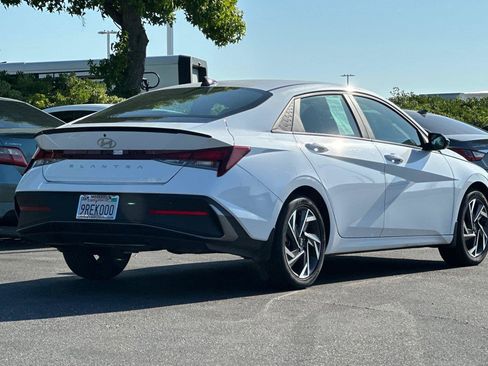 Used 2025 Hyundai Elantra Sport FWD image 3