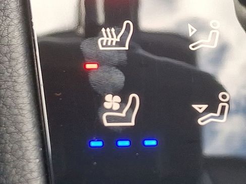 Used 2025 Porsche Macan image 24