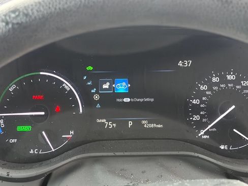 Used 2025 Toyota Sienna LE FWD image 10