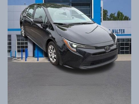 Used 2025 Toyota Corolla LE FWD image 1