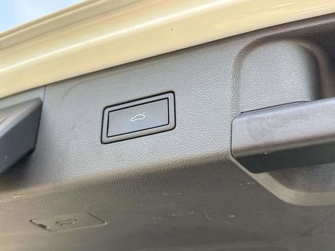 Used 2024 Volkswagen Atlas SE image 12