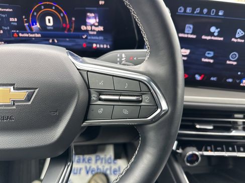 Used 2025 Chevrolet Traverse LT image 66