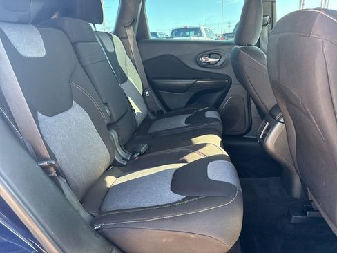 Used 2014 Jeep Cherokee Sport image 25