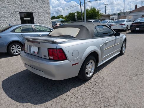 Used 2003 Ford Mustang Convertible RWD image 6