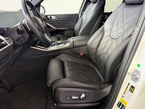 Used 2024 BMW X5 xDrive40i w/ Premium Essential Package image 14