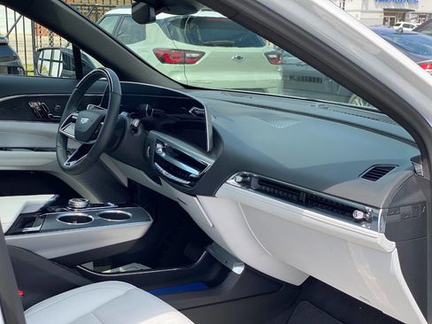 Used 2024 Cadillac Lyriq Luxury image 9