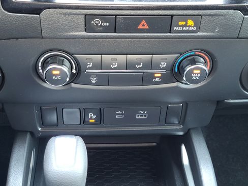 Certified 2024 Nissan Frontier SV w/ Technology Package AWD/4WD image 16