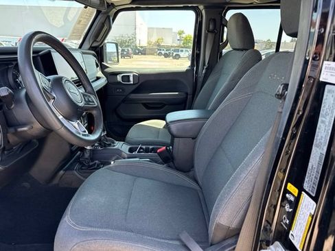 Used 2024 Jeep Wrangler Unlimited Sahara AWD/4WD image 9
