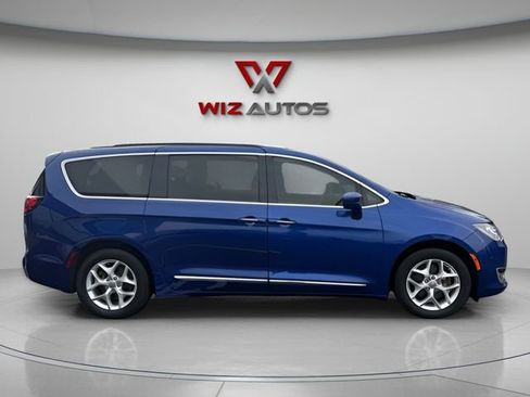 Used 2020 Chrysler Pacifica Touring-L w/ Tire & Wheel Group image 6