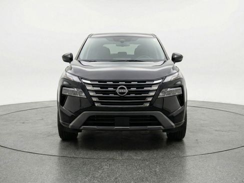 Used 2025 Nissan Rogue SV image 2