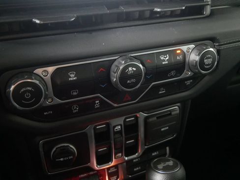 Used 2025 Jeep Wrangler Unlimited Rubicon AWD/4WD image 30