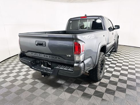 Used 2022 Toyota Tacoma TRD Sport w/ TRD Premium Sport Package AWD/4WD image 3