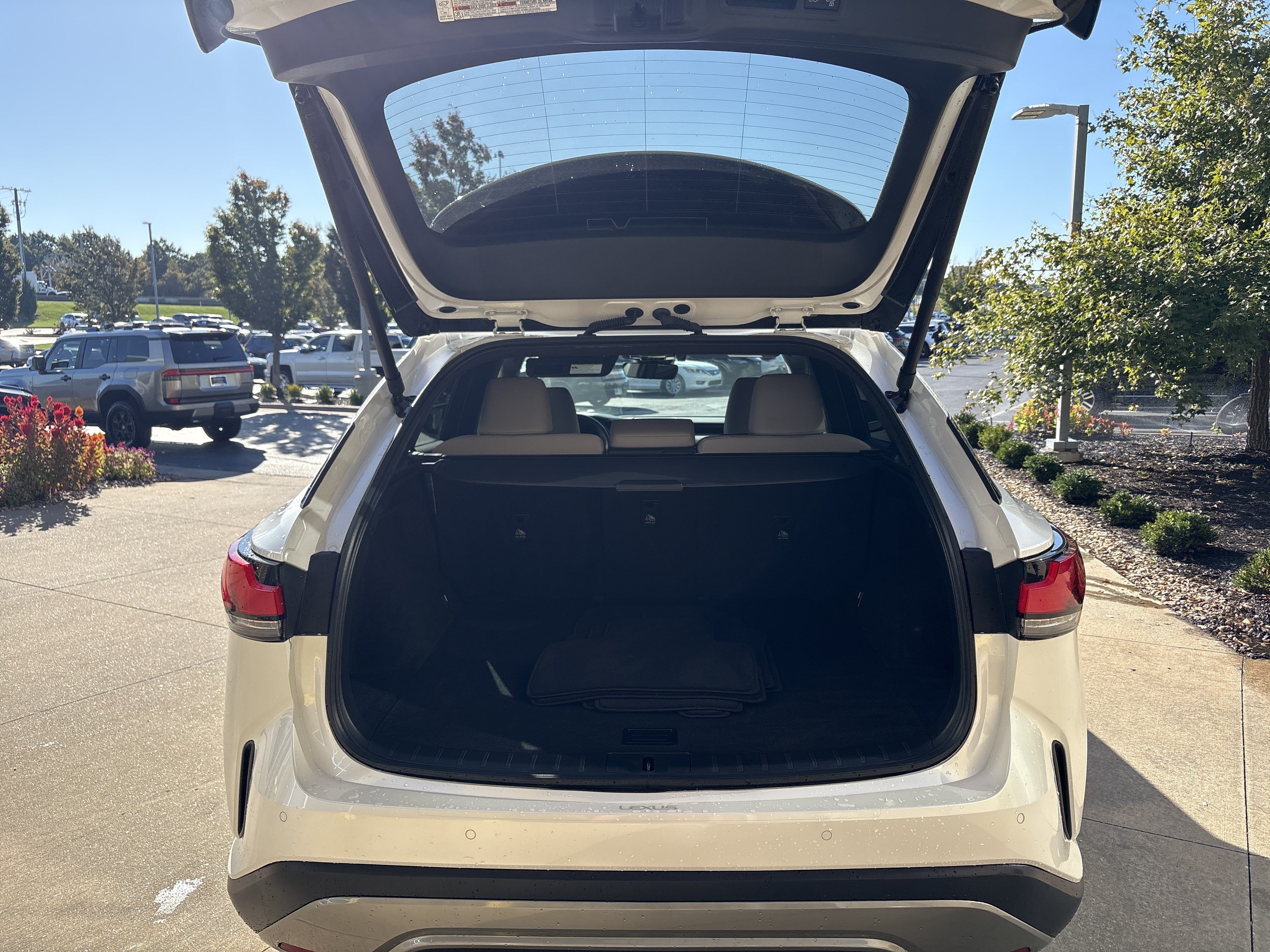 Used 2023 Lexus RX 350 Premium w/ Accessory Package AWD/4WD image 31