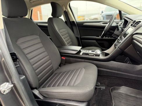 Used 2017 Ford Fusion SE FWD image 26