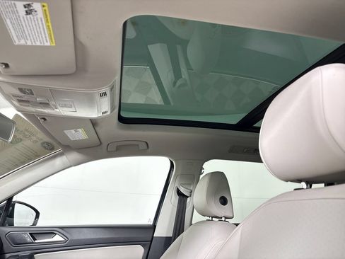 Used 2019 Volkswagen Tiguan SE w/ Panoramic Sunroof Package FWD image 34