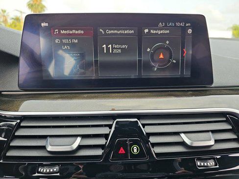 Used 2019 BMW 530e w/ Premium Package image 21