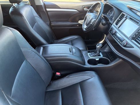 Used 2018 Toyota Highlander XLE AWD/4WD image 10