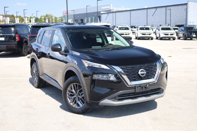 Used 2023 Nissan Rogue S AWD/4WD image 2