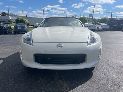 Used 2016 Nissan 370Z Touring image 9