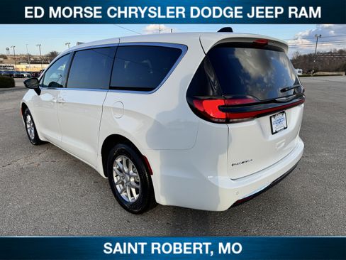 New 2026 Chrysler Pacifica Select FWD image 6