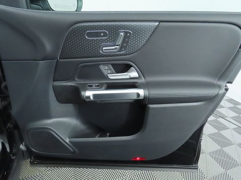 Certified 2025 Mercedes-Benz GLB 250 4MATIC image 25