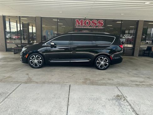 Used 2026 Chrysler Pacifica Pinnacle FWD image 7