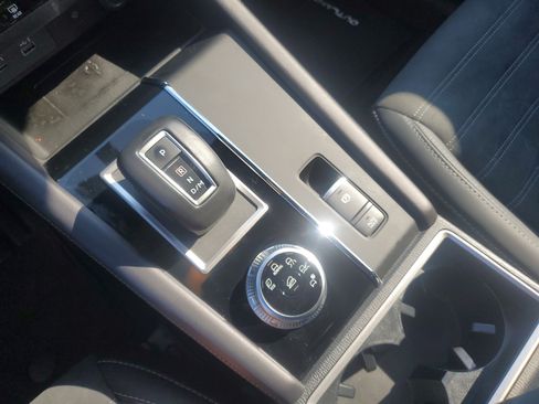 Used 2024 Mitsubishi Outlander SE FWD image 23