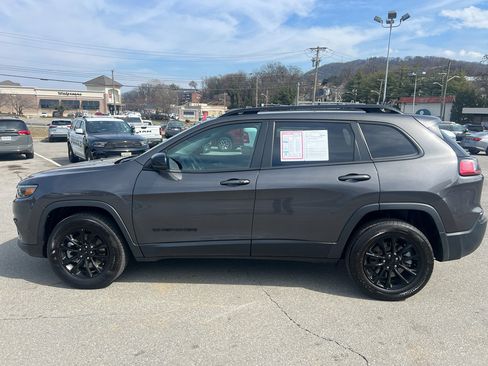 Used 2023 Jeep Cherokee Altitude Lux image 6