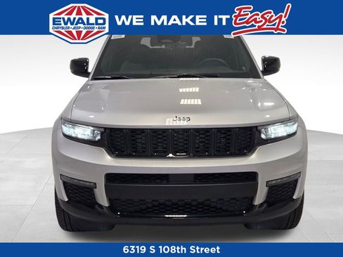 New 2025 Jeep Grand Cherokee L Limited w/ Black Appearance Package image 15